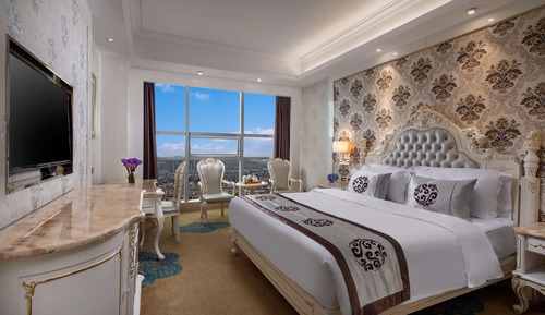 Deluxe Room, 1 King Bed, Smoking