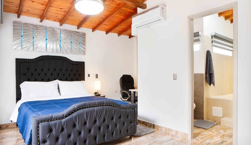 Luxury Apartment, 1 Queen Bed, Balcony, Mountain View