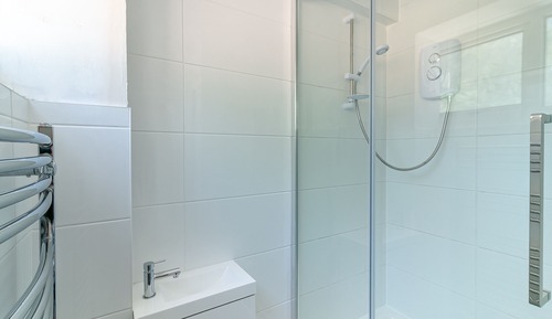 House, Private Bathroom (Hillcrest)