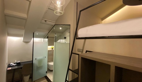 Cabin M, Private Bathroom