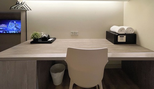 Cabin L, Shared Bathroom