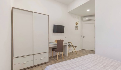 Standard Room, 1 Queen Bed (Calla)