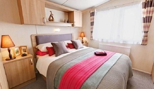 2 Bedroom Deluxe Holiday Home