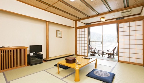 Japanese Style Room, Smoking