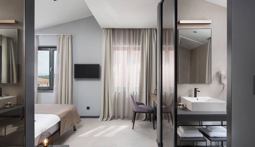 Standard Room (King 1)