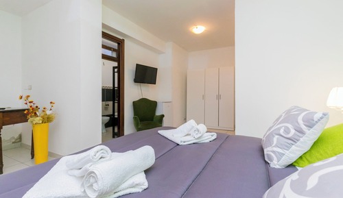 Basic Double or Twin Room ( Fichi)