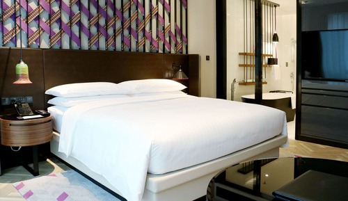 Executive Room, 1 King Bed, City View