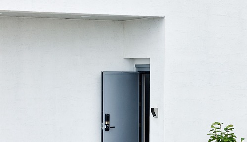 [HUE1] - FAMILY ROOM