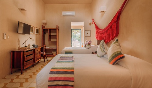 Family Room with Air Conditioning and Private Bathroom