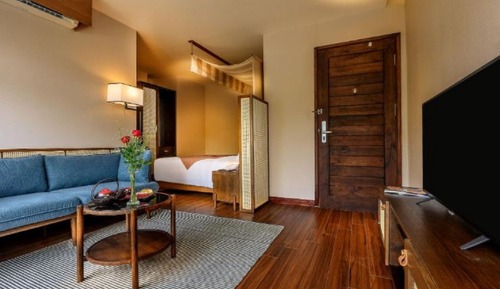 Deluxe King with Ocean View and Balcony