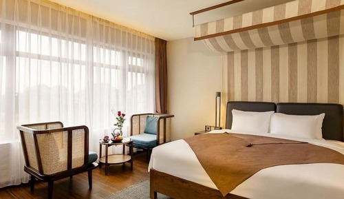 Two-Bedroom Suite with River View and Kitchen