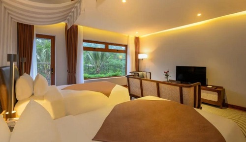 Deluxe Twin with Ocean View and Balcony