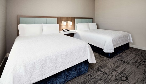 Room, 2 Queen Beds, Accessible, Bathtub