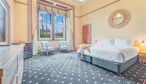 Suite, 1 King Bed