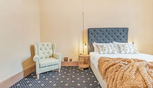 Post Master Suite