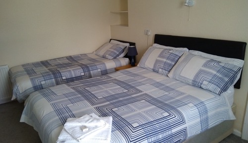 Triple Room, Ensuite (Small-Sleeps 3)