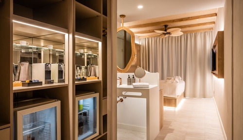Suite, Balcony