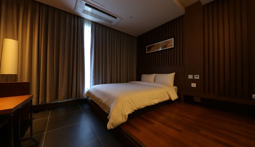 Standard Double Room (Flooring)