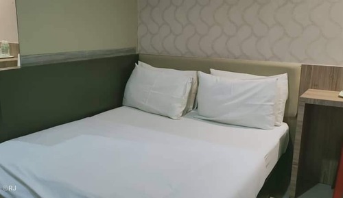 Deluxe Queen Room