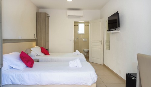 Basic Twin Room, Accessible