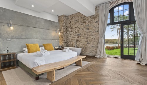 Deluxe Double Room (Top Notch)