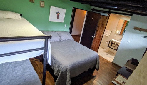 Family Room, Multiple Beds (Pesebrera Familiar)