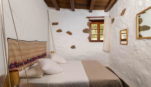 Traditional Cottage, Mountain View (Skinos)