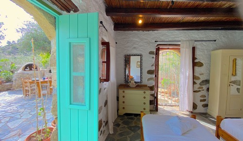 Lithospito family cottage with private garden