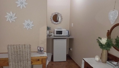 Classic Room, 1 Queen Bed, Private Bathroom