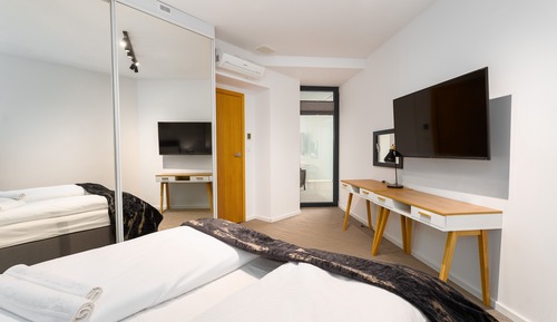 Apartment (253)