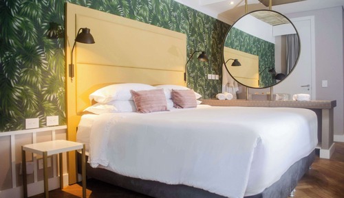 Premium Room, 1 King Bed, Non Smoking, Balcony