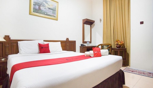 Double Room (RedDoorz)