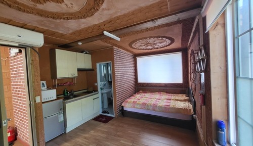 Room (Red clay A)