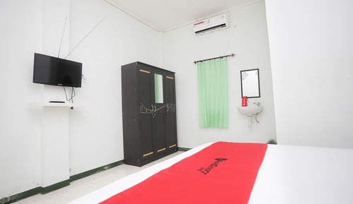 Double Room (RedDoorz)
