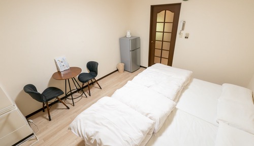 Apartment (202)