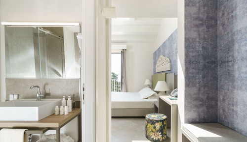 Deluxe Suite, Jetted Tub, Garden View