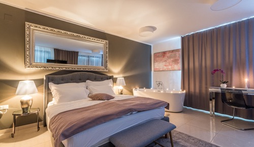 Deluxe Double Room with Bath