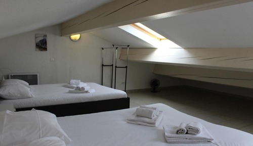 Duplex, Pool Access (No 06)