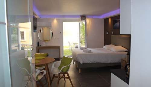 Deluxe Suite (No 26A)