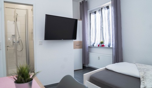 Single Room, Private Bathroom