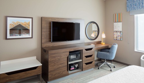 Room, 1 King Bed, Refrigerator & Microwave