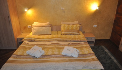 Triple Room (2)