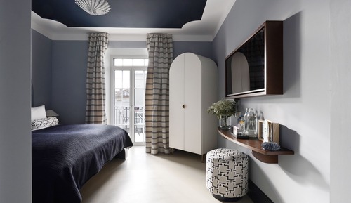 Medium Room with Balcony