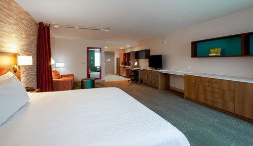 Studio, 1 King Bed, Accessible, Non Smoking (Roll-In Shower)