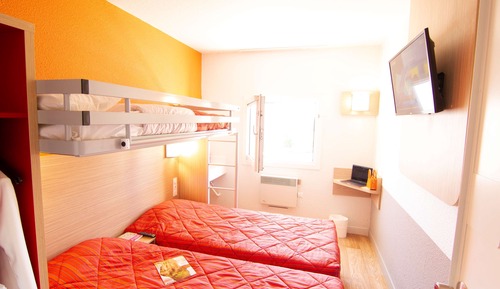 Standard Room, 3 Twin Beds (Shared Bathroom)