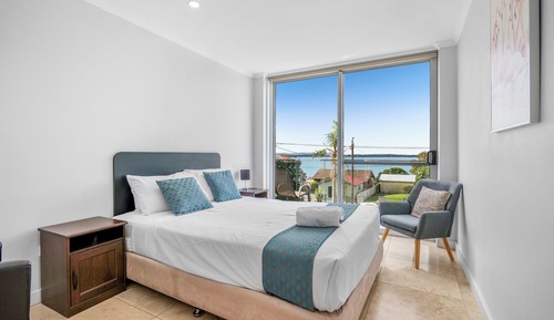 Family Apartment, 4 Queen Bedrooms