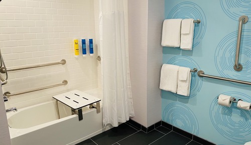 Room, 2 Queen Beds, Accessible, Bathtub