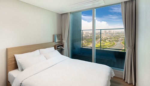 Grand Penthouse, Terrace, Lake View (Netflix available)