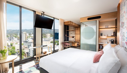 Premium Room, 1 King Bed, Corner