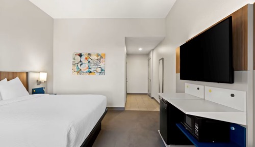 Standard Room, 1 Queen Bed, Roll-in Shower (Mobility, Roll-In Shower)